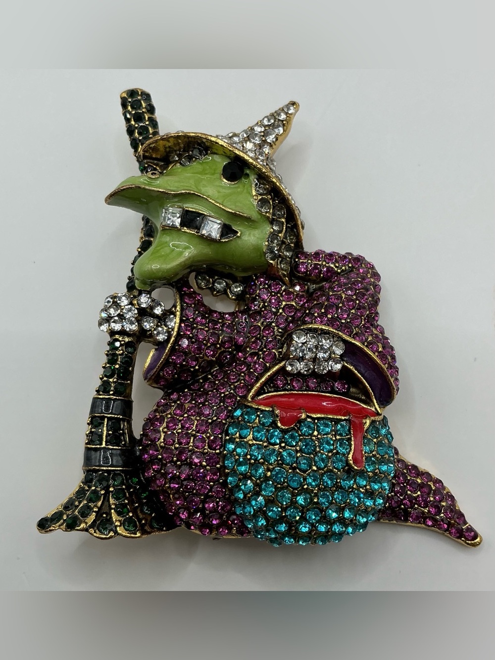 LARGE 3” RHINESTONE AND ENAMEL CUTE WITCH WITH CAULDRON NWOT STATEMENT BROOCH